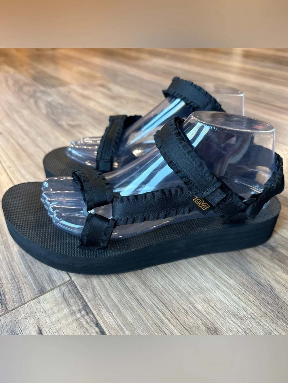 Teva Midform Universal Adorn Ruffle black sandals Women’s Size 9 EUC rare HTF